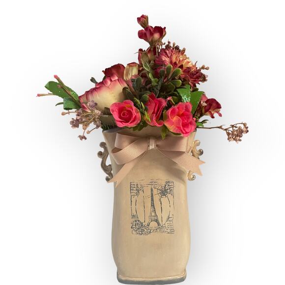 Handcrafted flower arrangement in Vintage vase - Picture 1 of 3